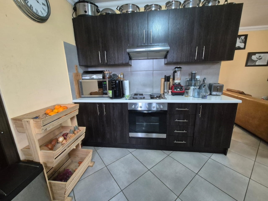 To Let 2 Bedroom Property for Rent in Rondevallei Western Cape